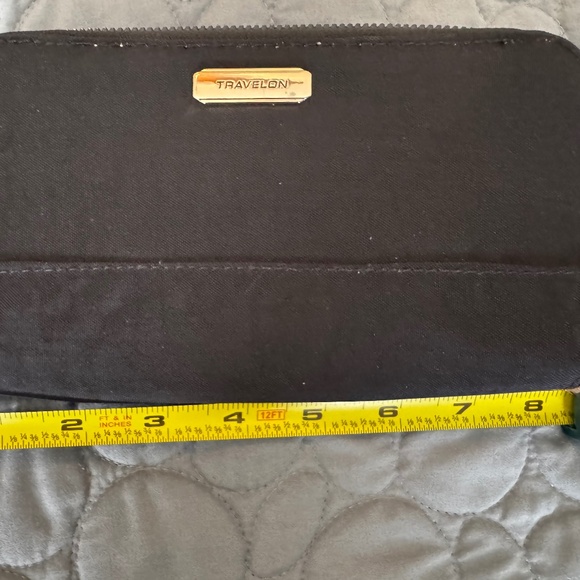 Women's Black Travelon Wristlet 8 Inches with Handle - Picture 1 of 10